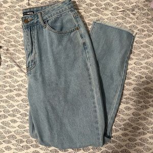 Light washed mom jeans